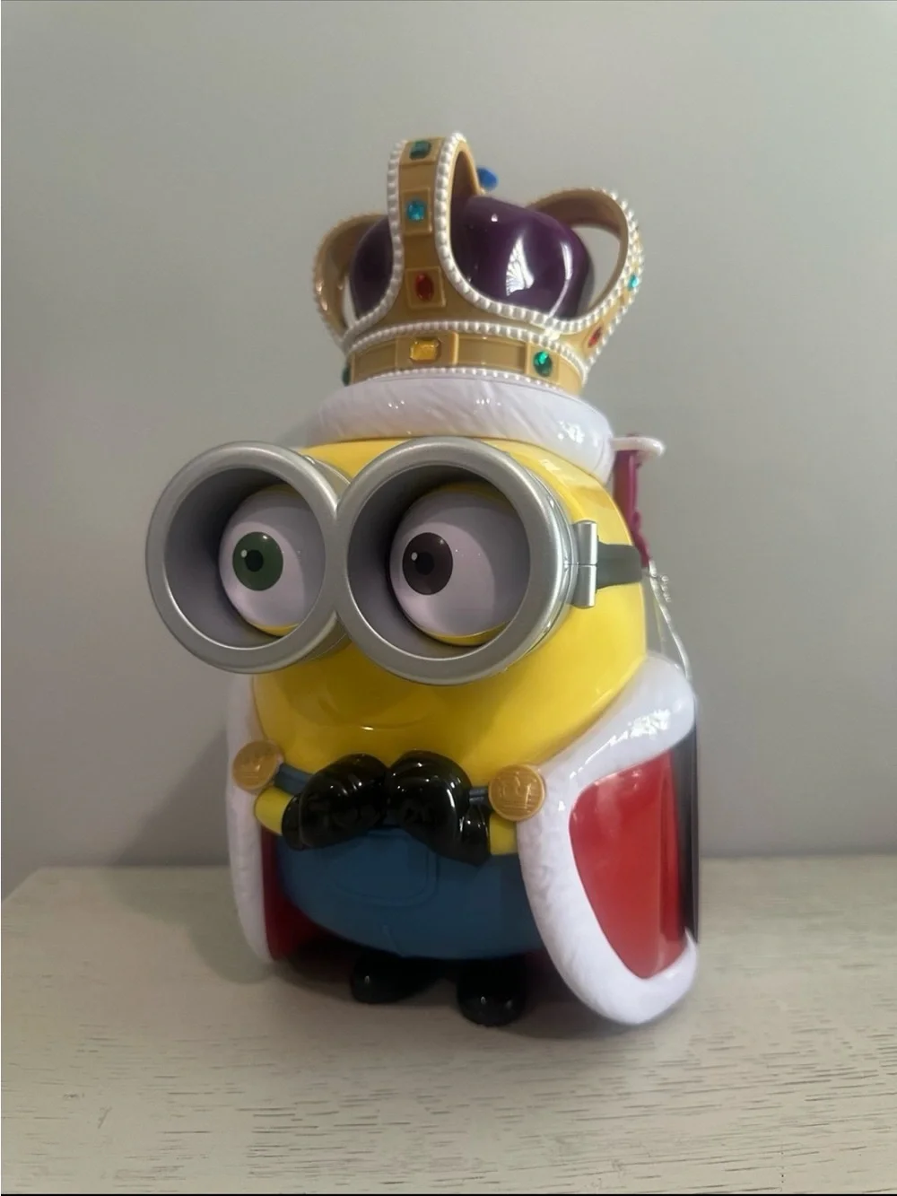 Universal Studios Minions King Bob Popcorn bucket ⭐️NEW⭐️